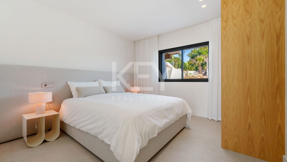 Elegant Five-Bedroom Villa with Private Pool in El Rosario, Marbella East