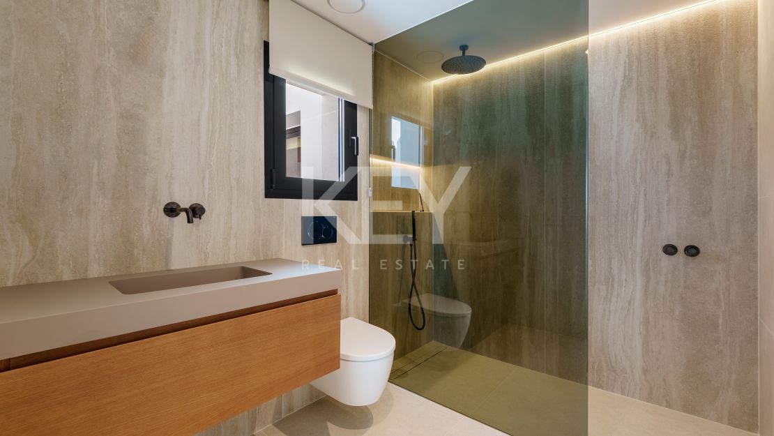 Elegant Five-Bedroom Villa with Private Pool in El Rosario, Marbella East