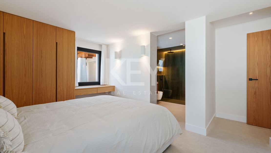 Elegant Five-Bedroom Villa with Private Pool in El Rosario, Marbella East