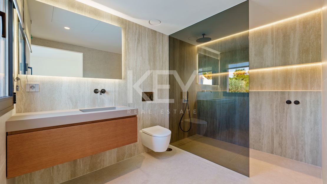 Elegant Five-Bedroom Villa with Private Pool in El Rosario, Marbella East