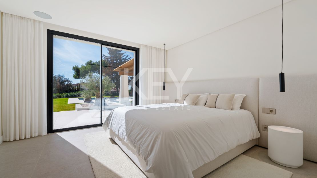 Elegant Five-Bedroom Villa with Private Pool in El Rosario, Marbella East