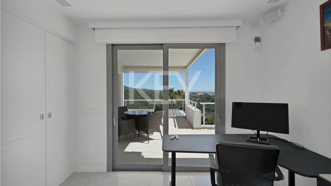 Stunning Contemporary Villa in Las Lomas de Nueva Andalucía, Marbella
