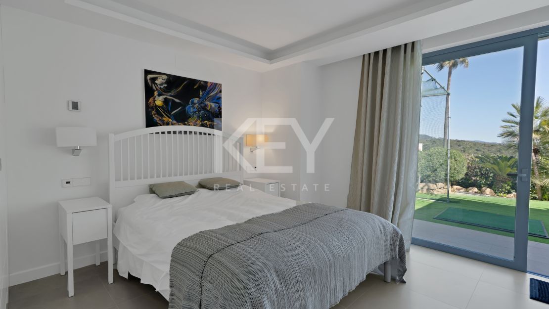 Stunning Contemporary Villa in Las Lomas de Nueva Andalucía, Marbella