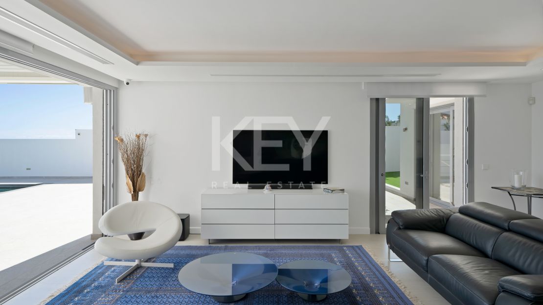 Stunning Contemporary Villa in Las Lomas de Nueva Andalucía, Marbella
