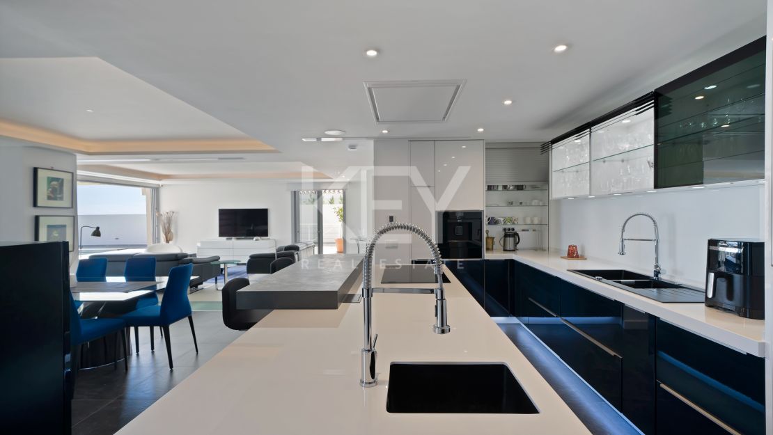 Stunning Contemporary Villa in Las Lomas de Nueva Andalucía, Marbella