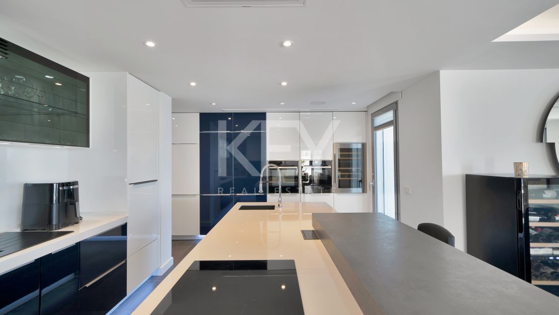 Stunning Contemporary Villa in Las Lomas de Nueva Andalucía, Marbella