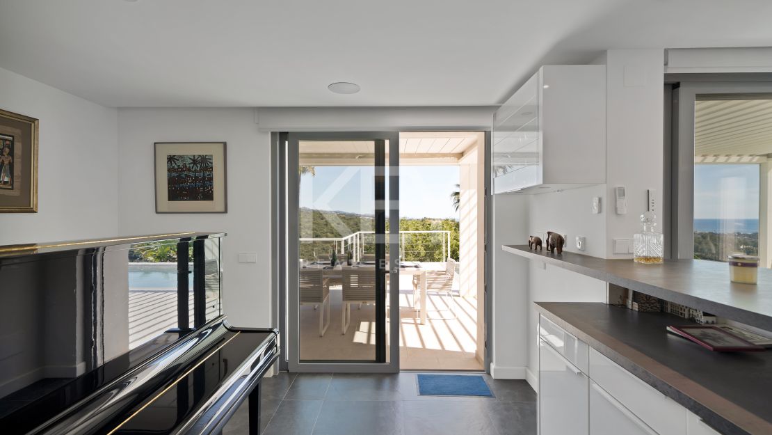 Stunning Contemporary Villa in Las Lomas de Nueva Andalucía, Marbella