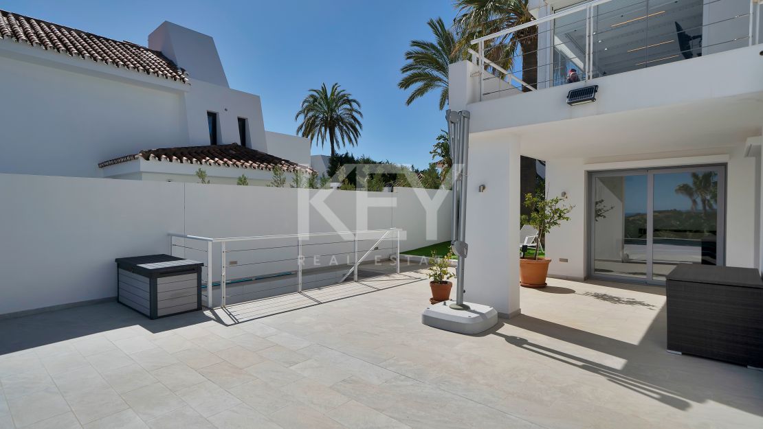 Stunning Contemporary Villa in Las Lomas de Nueva Andalucía, Marbella