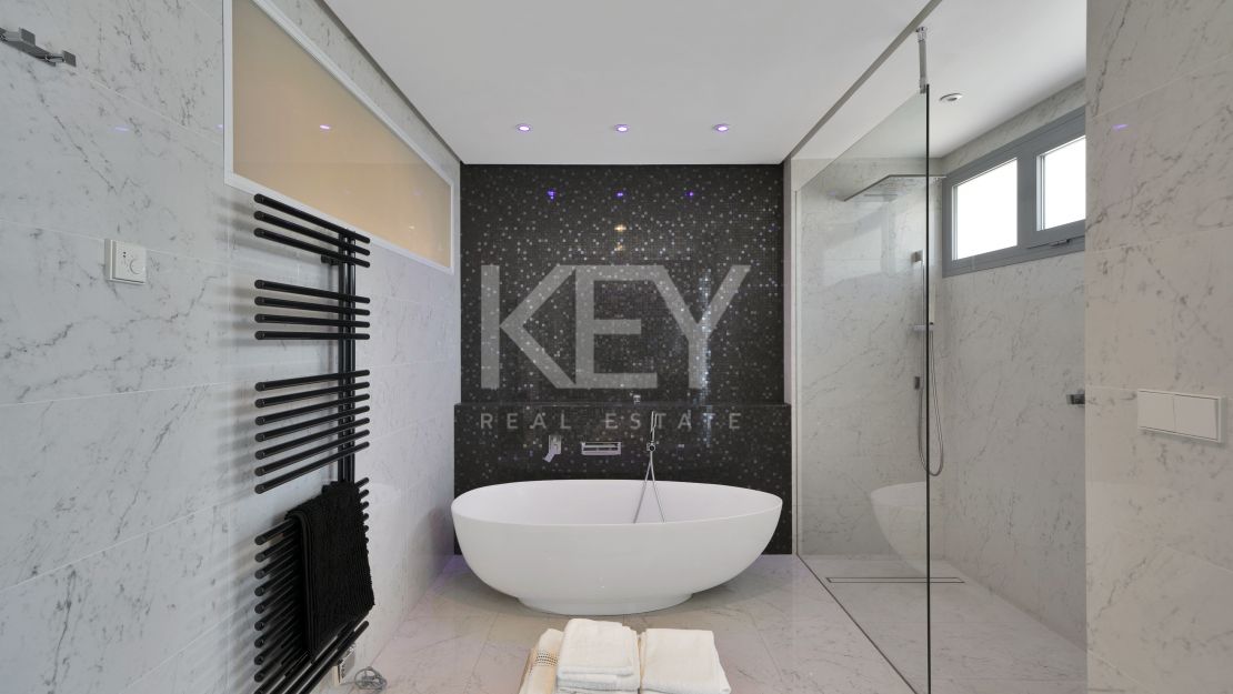 Stunning Contemporary Villa in Las Lomas de Nueva Andalucía, Marbella