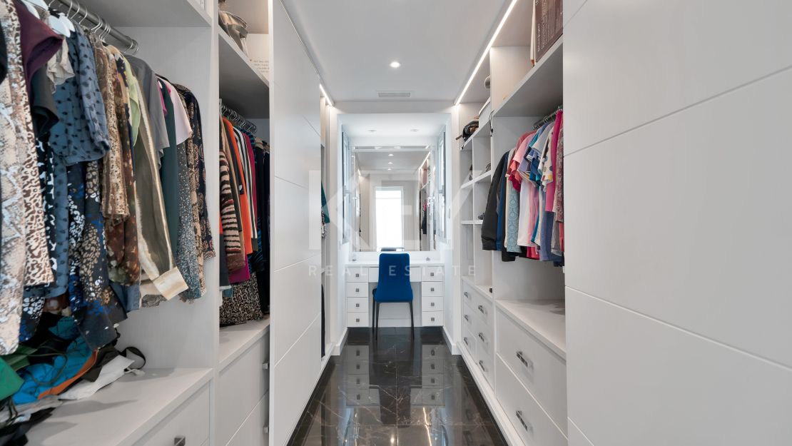 Stunning Contemporary Villa in Las Lomas de Nueva Andalucía, Marbella