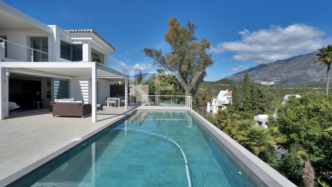 Stunning Contemporary Villa in Las Lomas de Nueva Andalucía, Marbella