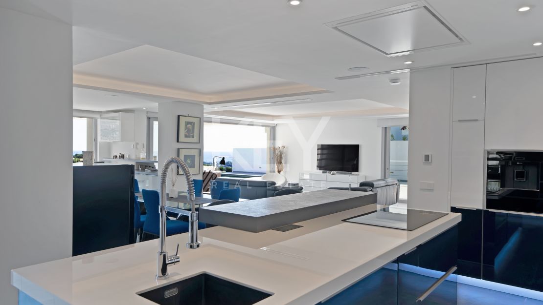 Stunning Contemporary Villa in Las Lomas de Nueva Andalucía, Marbella