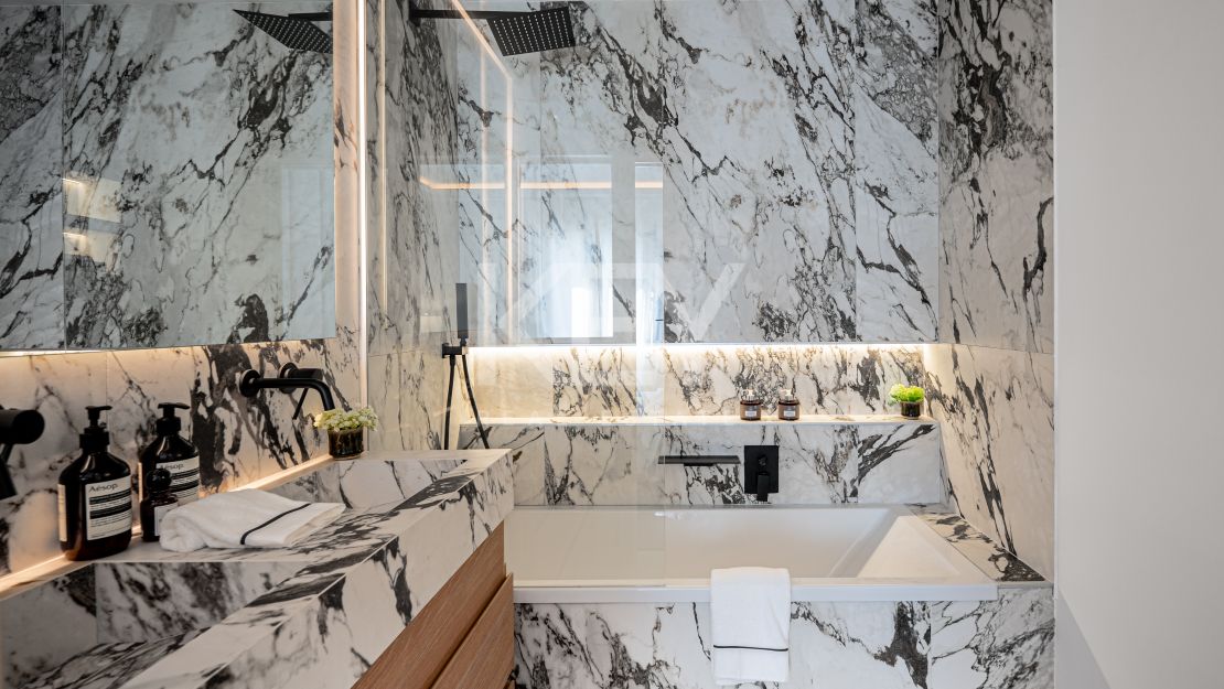 Amazing Refurbished Luxury Townhouse in Nueva Andalucia, Marbella