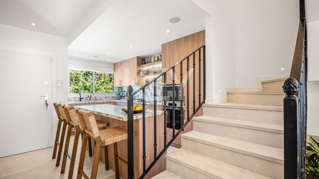 Amazing Refurbished Luxury Townhouse in Nueva Andalucia, Marbella