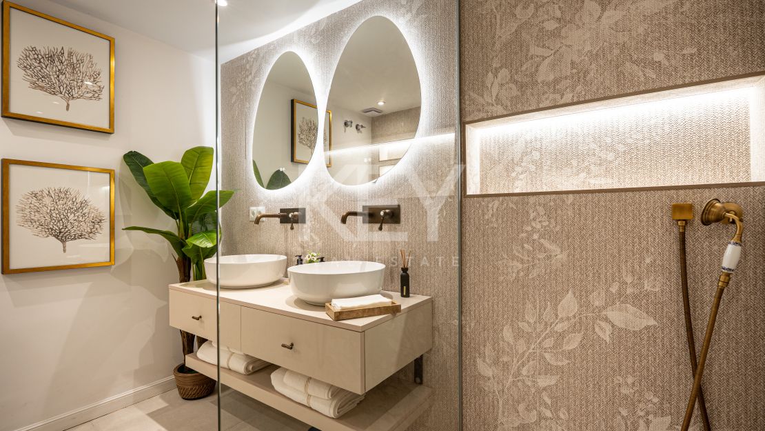 Amazing Refurbished Luxury Townhouse in Nueva Andalucia, Marbella