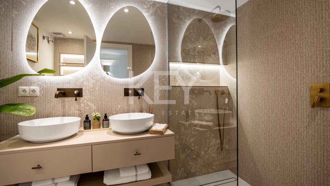 Amazing Refurbished Luxury Townhouse in Nueva Andalucia, Marbella