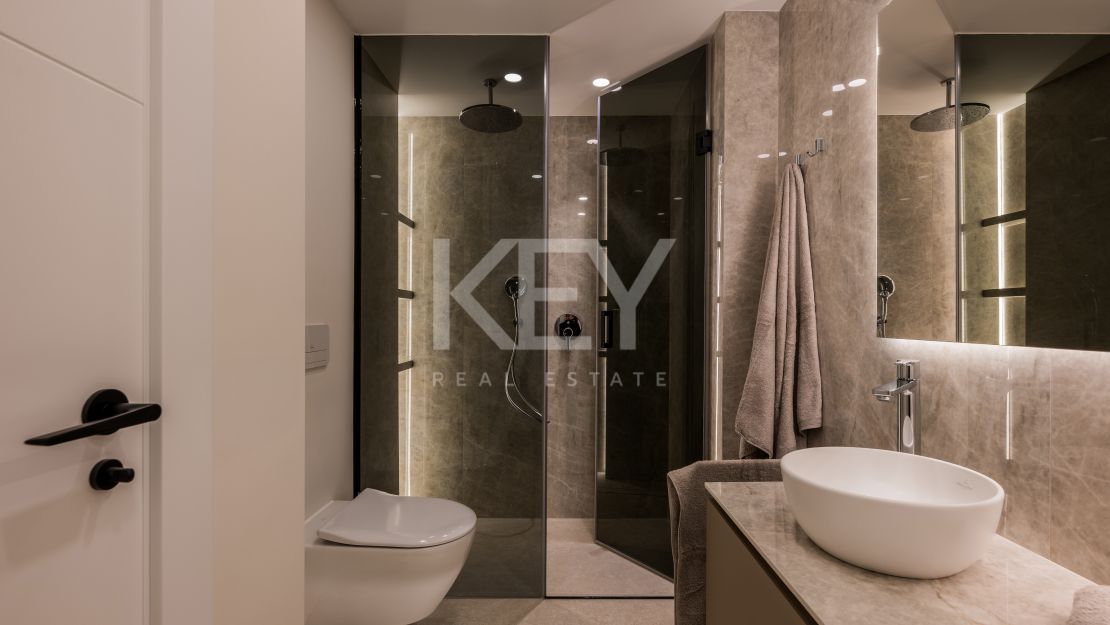 Newly Reformed Apartment in New Golden Mile, Marbella