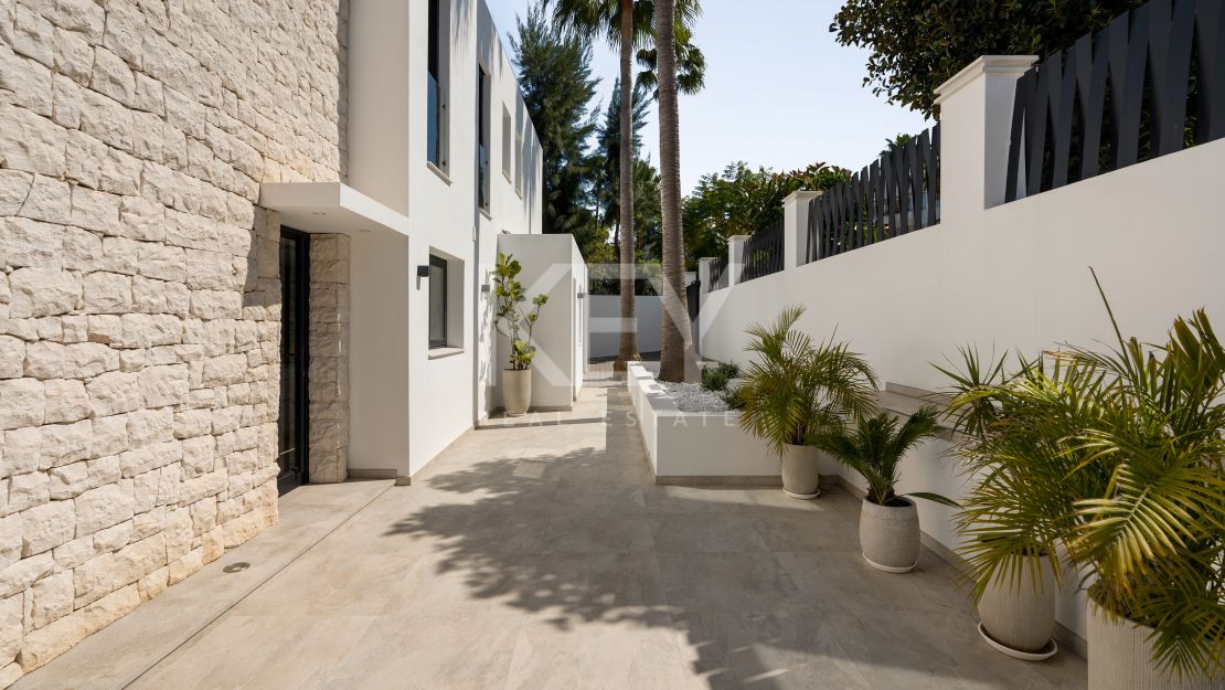 Fully Renovated Luxury Villa in Marbella