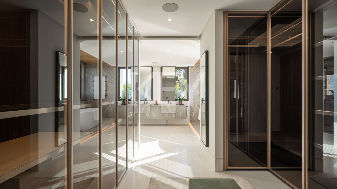 Luxury Villa with Sea Views in Marbella Golden Mile