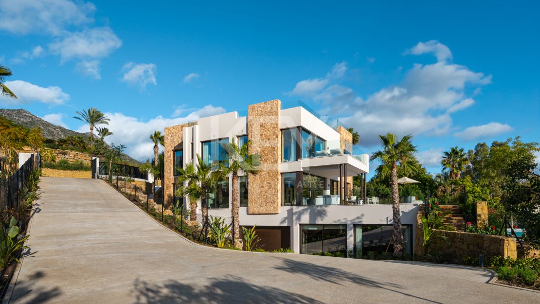 Luxury Villa with Sea Views in Marbella Golden Mile