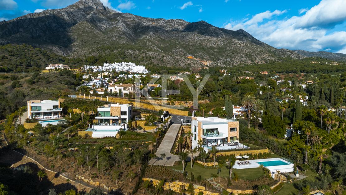 Luxury Villa with Sea Views in Marbella Golden Mile