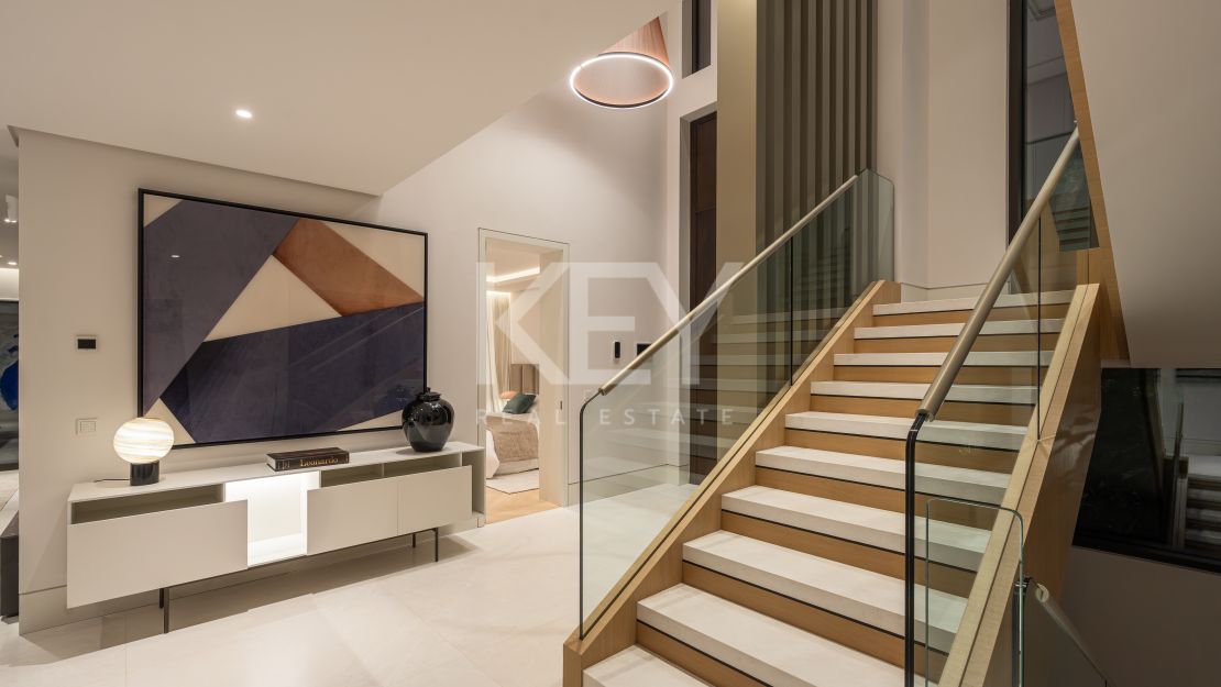 Luxury Villa with Sea Views in Marbella Golden Mile