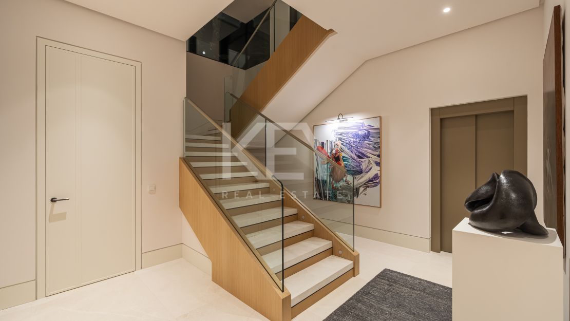 Luxury Villa with Sea Views in Marbella Golden Mile