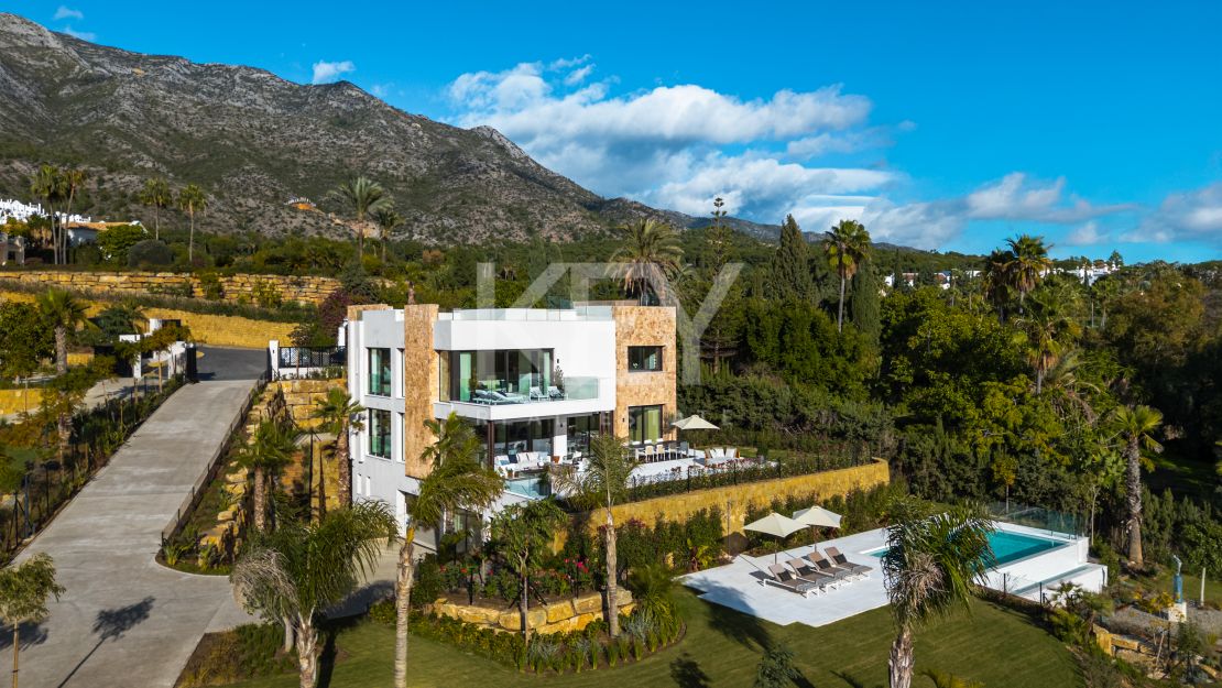 Luxury Villa with Sea Views in Marbella Golden Mile