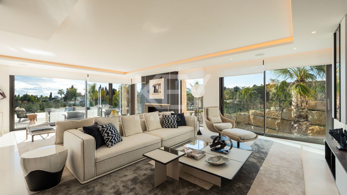 Luxury Villa with Sea Views in Marbella Golden Mile