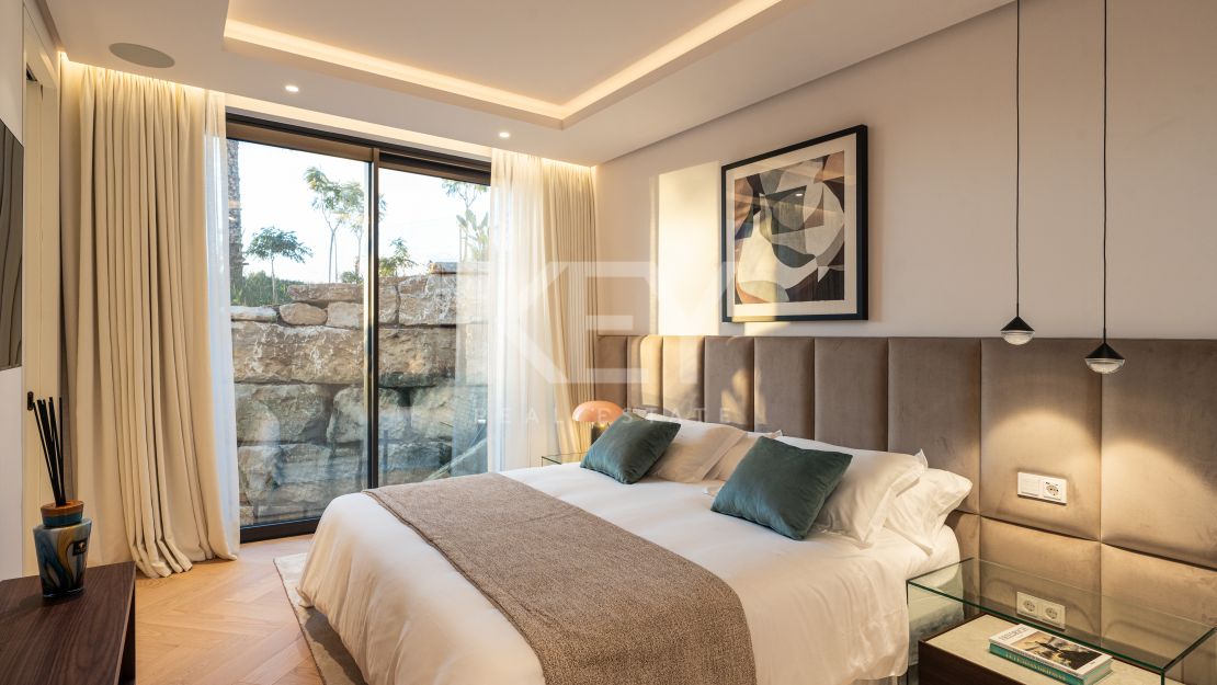 Luxury Villa with Sea Views in Marbella Golden Mile