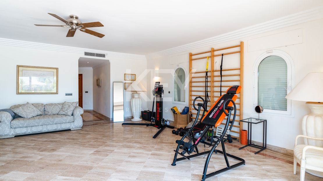 Вилла с видом на море в Бенахависе, Марбелья