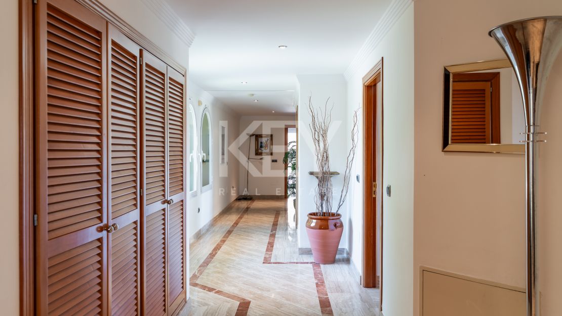 Вилла с видом на море в Бенахависе, Марбелья