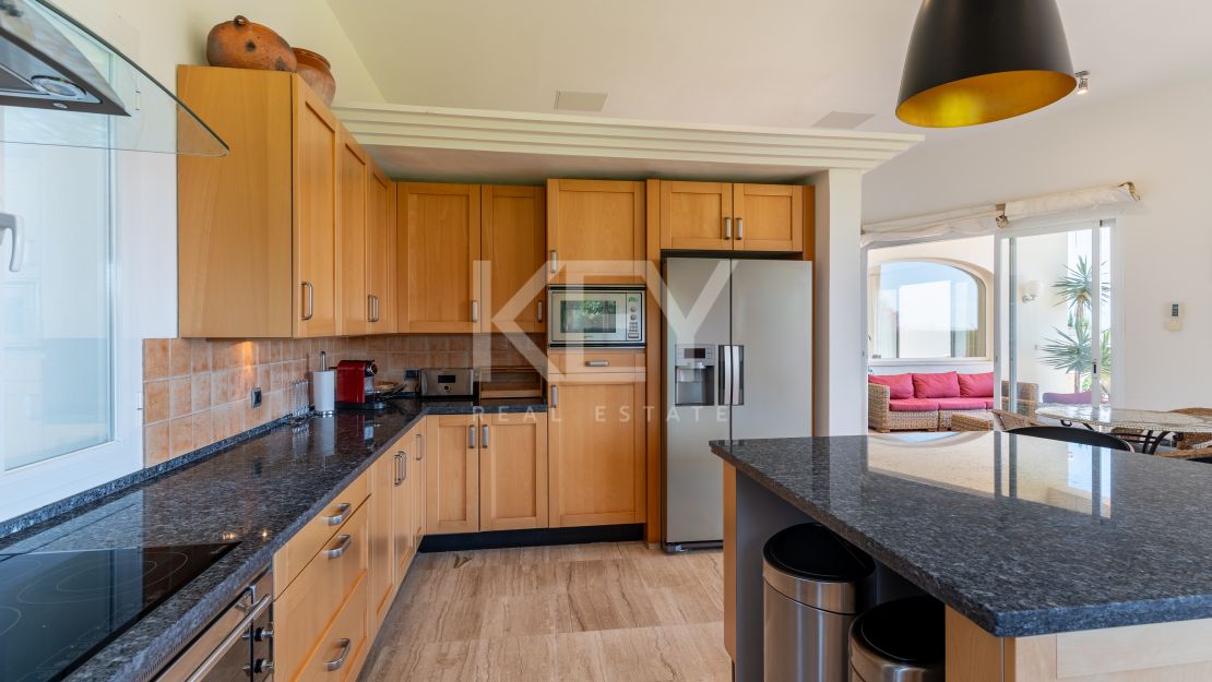 Вилла с видом на море в Бенахависе, Марбелья