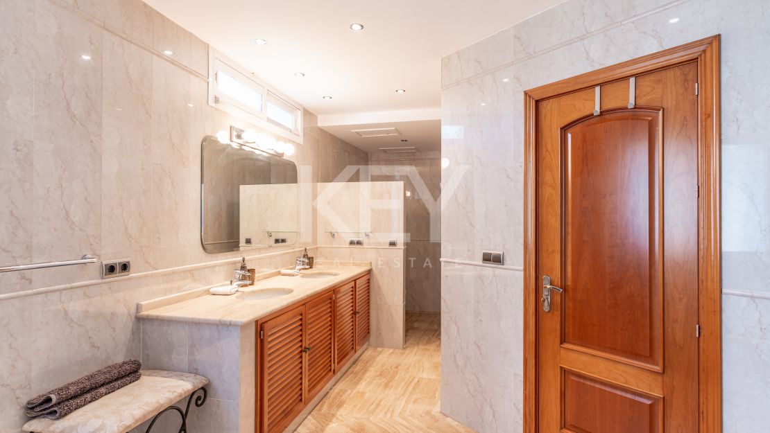 Villa with Sea Views in Benahavis, Marbella