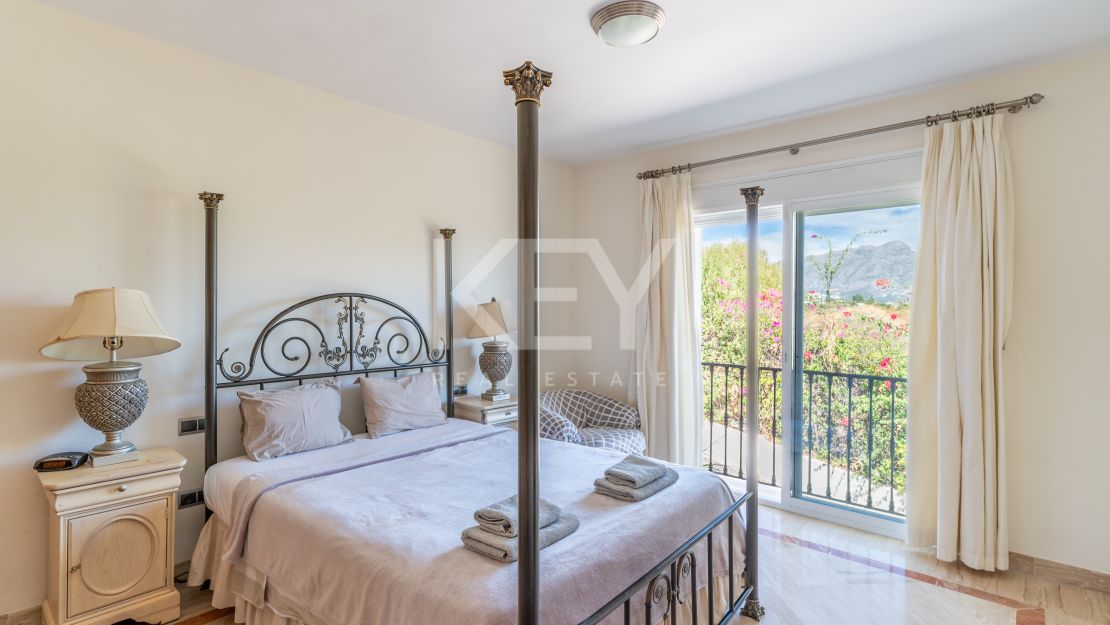 Вилла с видом на море в Бенахависе, Марбелья