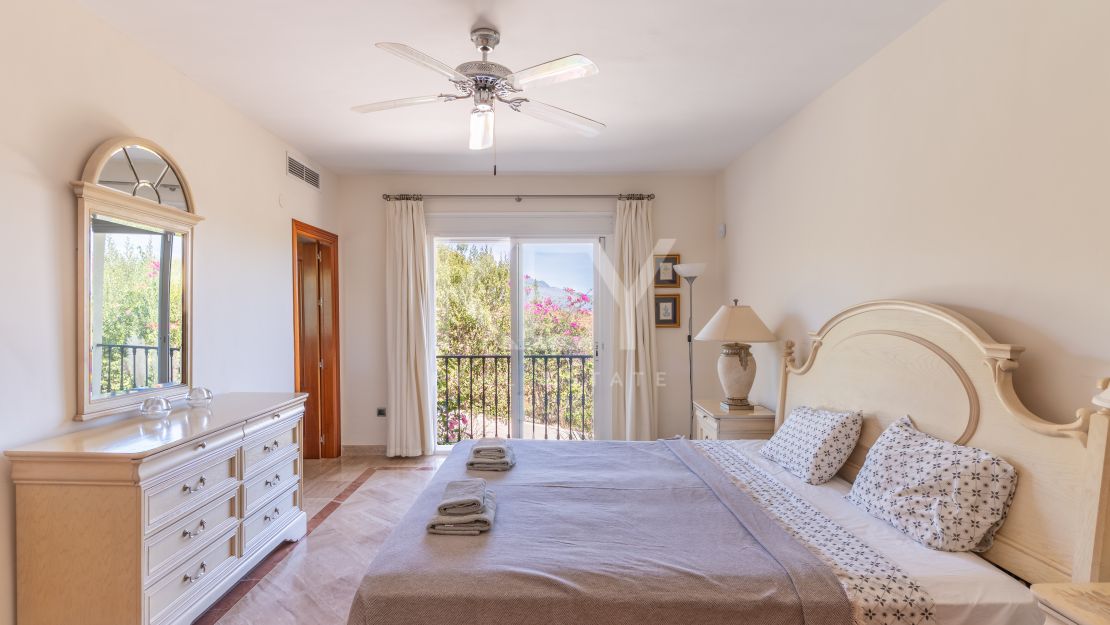 Вилла с видом на море в Бенахависе, Марбелья