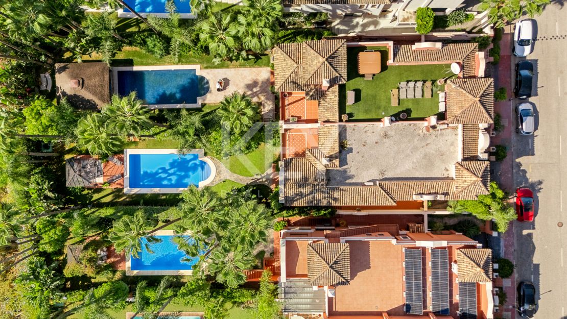 Una Casa de 5 Dormitorios muy Codiciada en Alzambra del Mar, Marbella.