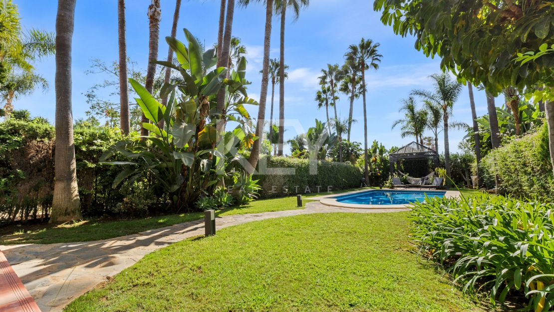 Una Casa de 5 Dormitorios muy Codiciada en Alzambra del Mar, Marbella.