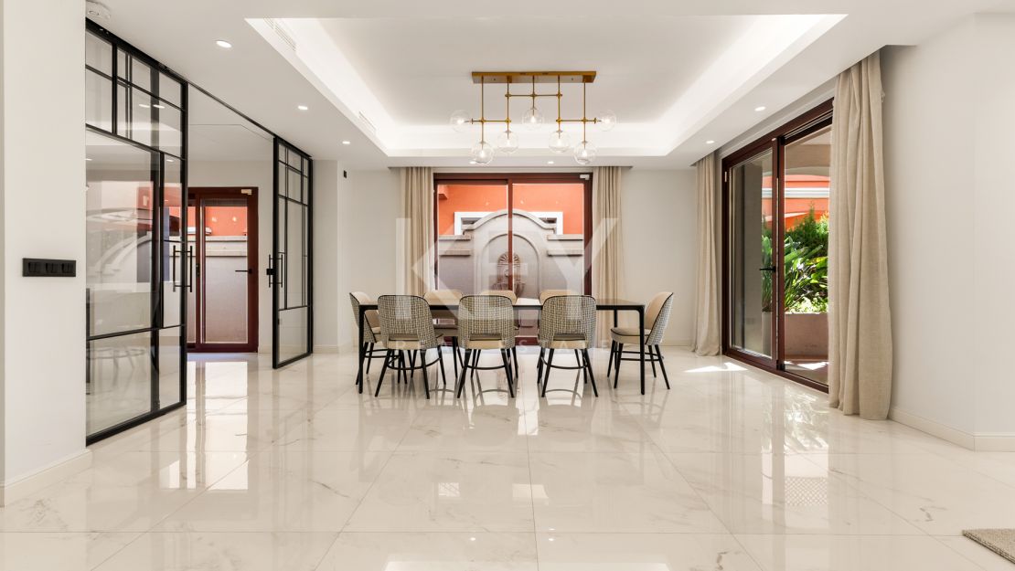 Una Casa de 5 Dormitorios muy Codiciada en Alzambra del Mar, Marbella.