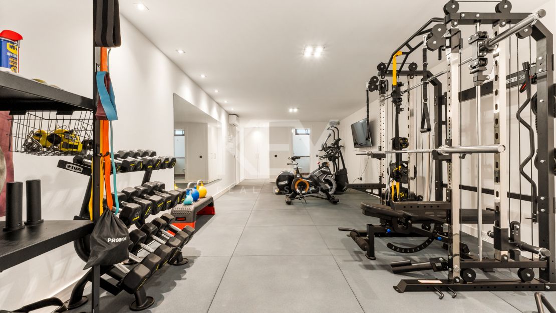 Una Casa de 5 Dormitorios muy Codiciada en Alzambra del Mar, Marbella.