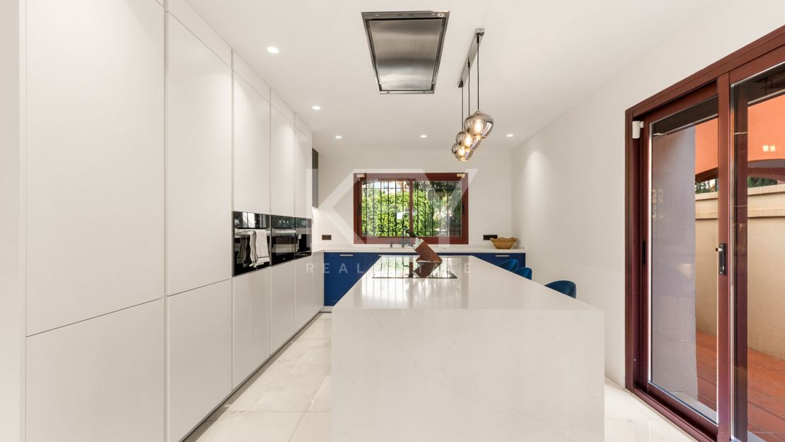 Una Casa de 5 Dormitorios muy Codiciada en Alzambra del Mar, Marbella.