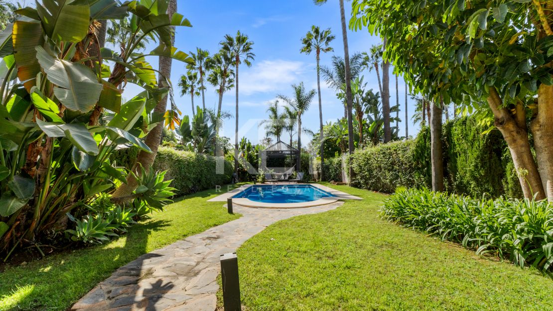 Una Casa de 5 Dormitorios muy Codiciada en Alzambra del Mar, Marbella.