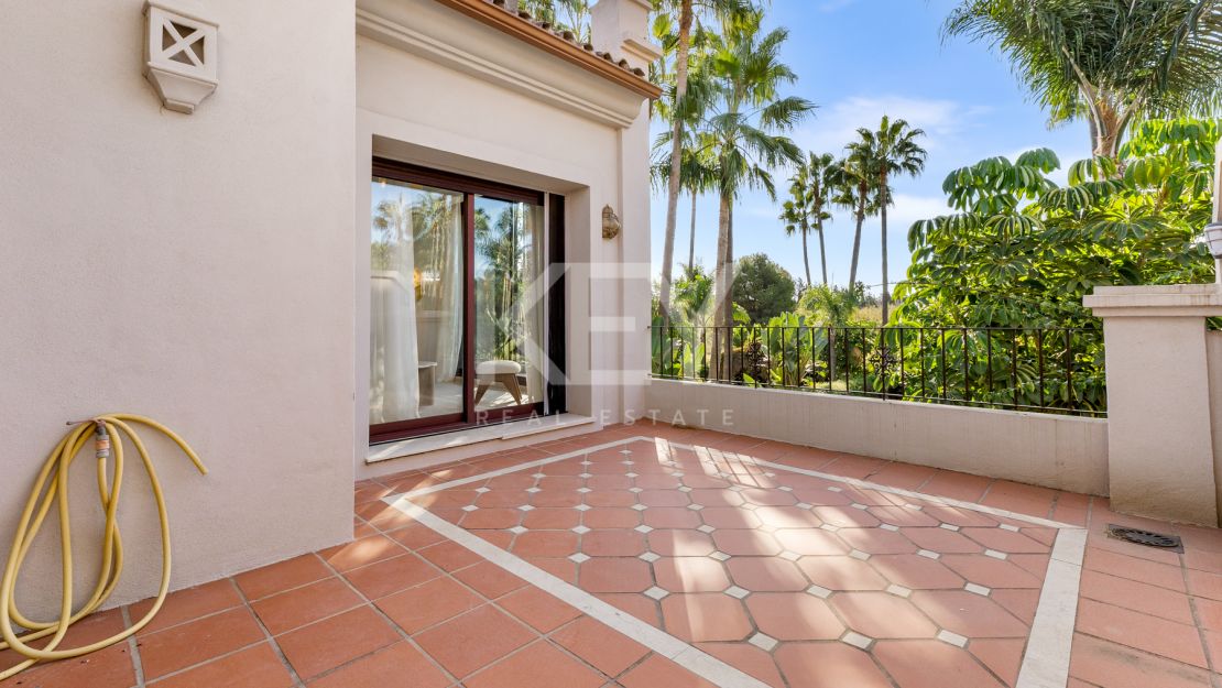 Una Casa de 5 Dormitorios muy Codiciada en Alzambra del Mar, Marbella.