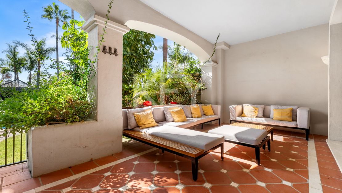 Una Casa de 5 Dormitorios muy Codiciada en Alzambra del Mar, Marbella.