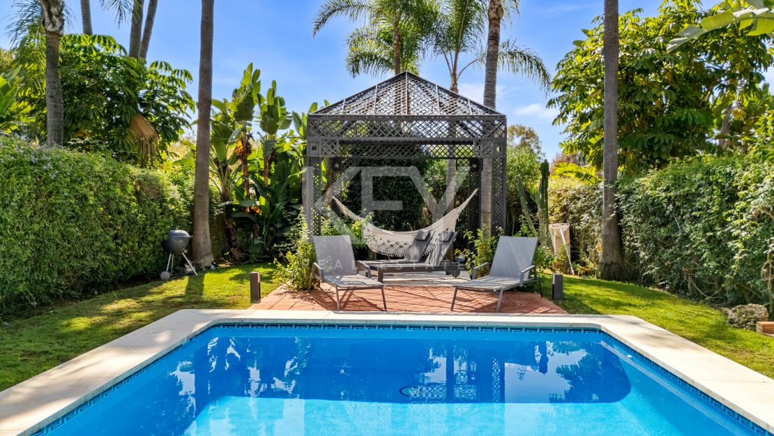 Una Casa de 5 Dormitorios muy Codiciada en Alzambra del Mar, Marbella.