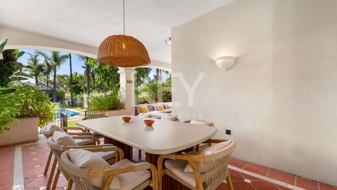 Una Casa de 5 Dormitorios muy Codiciada en Alzambra del Mar, Marbella.