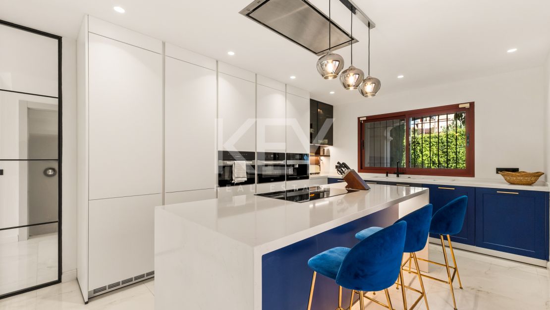 Una Casa de 5 Dormitorios muy Codiciada en Alzambra del Mar, Marbella.