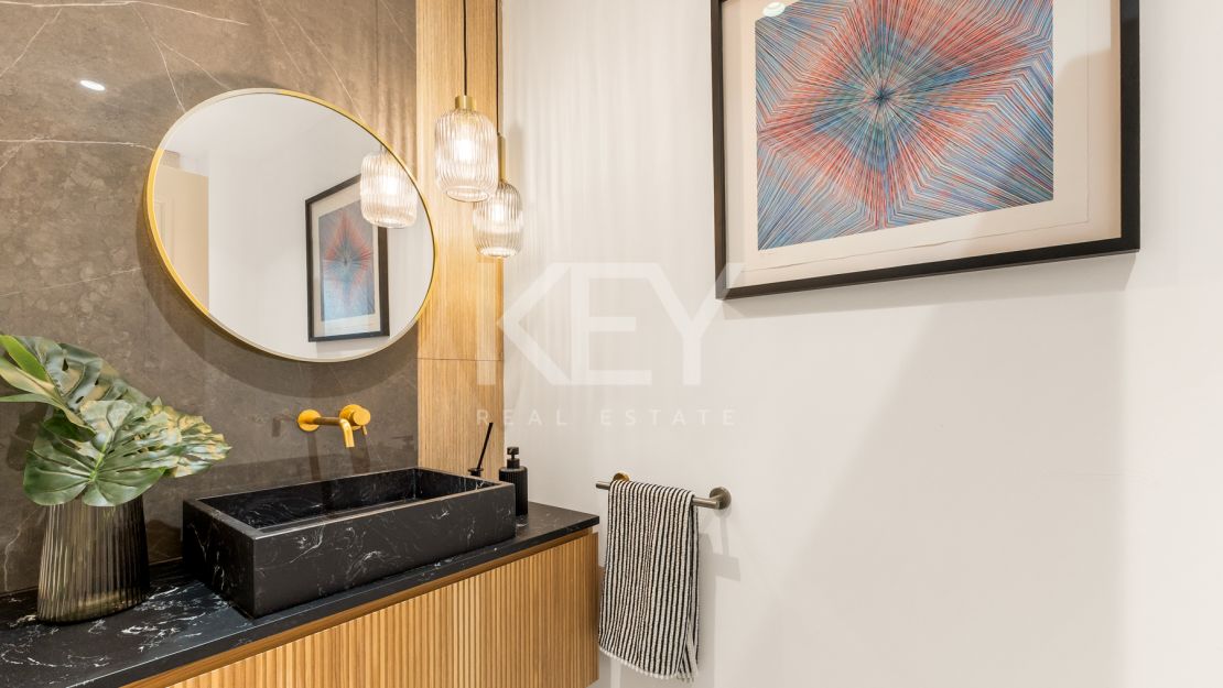 Una Casa de 5 Dormitorios muy Codiciada en Alzambra del Mar, Marbella.