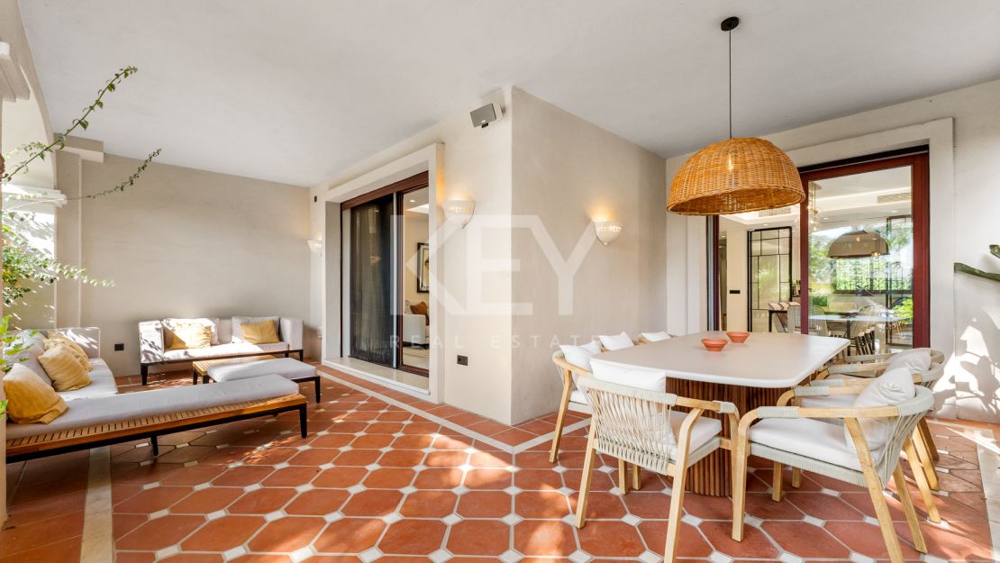 Una Casa de 5 Dormitorios muy Codiciada en Alzambra del Mar, Marbella.