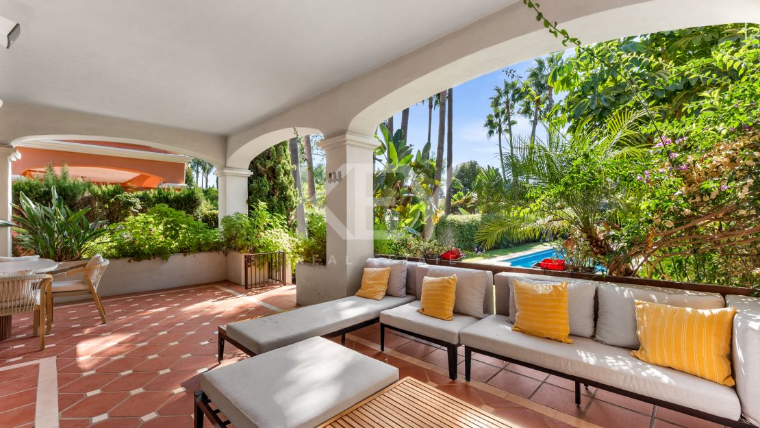 Una Casa de 5 Dormitorios muy Codiciada en Alzambra del Mar, Marbella.